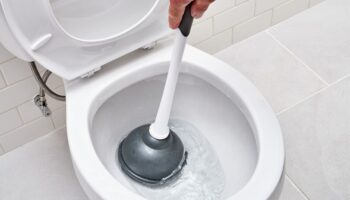 Tuvalet Tıkanması Nasıl Açılır