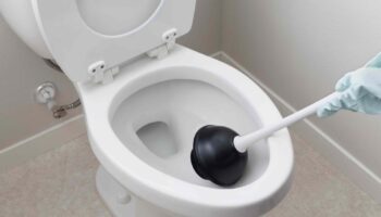 Ped ile Tıkanan Tuvalet Nasıl Açılır?